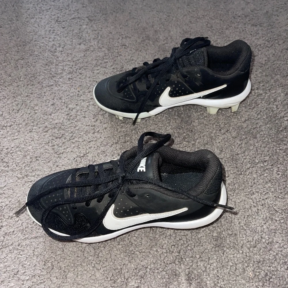 Nike youth cleats - Picture 2 of 9